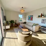 Superbe appartement, grande terrasse vue mer et montagne