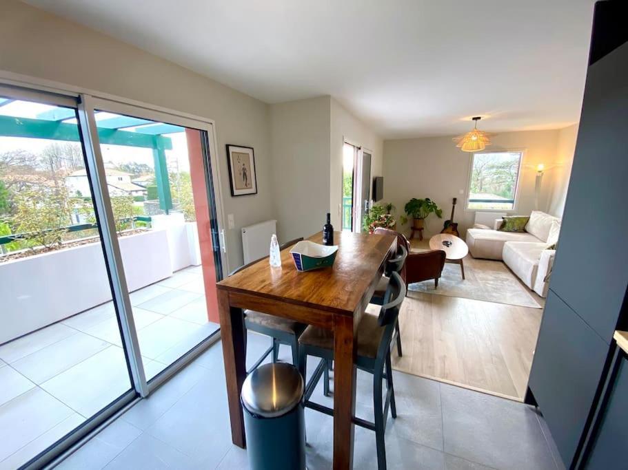 Superbe Appartement, Grande Terrasse Vue Et Montagne *